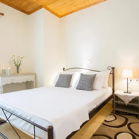 Lefkascottagehouse *