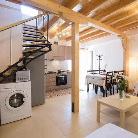 Lefkascottagehouse *